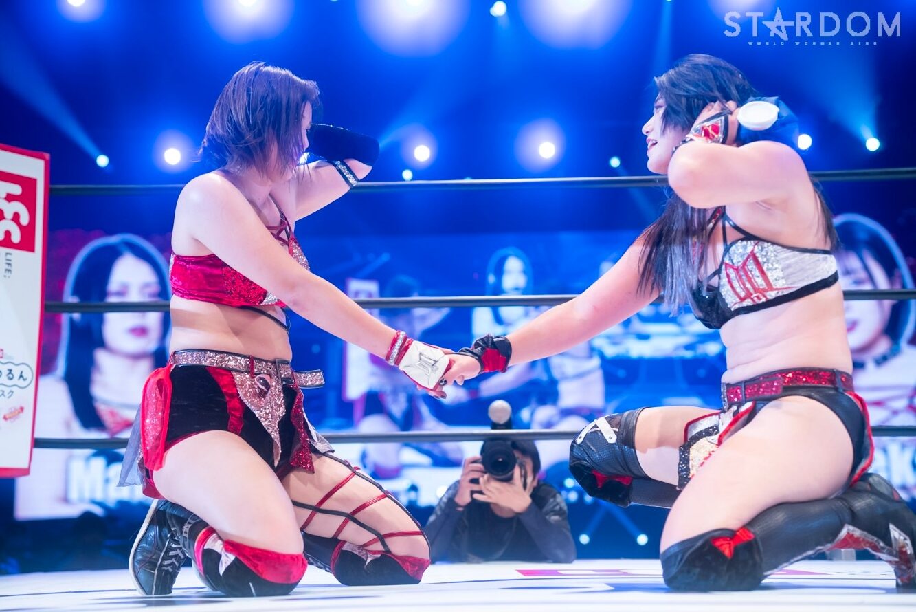 Himeka and Maika shaking hands STARDOM